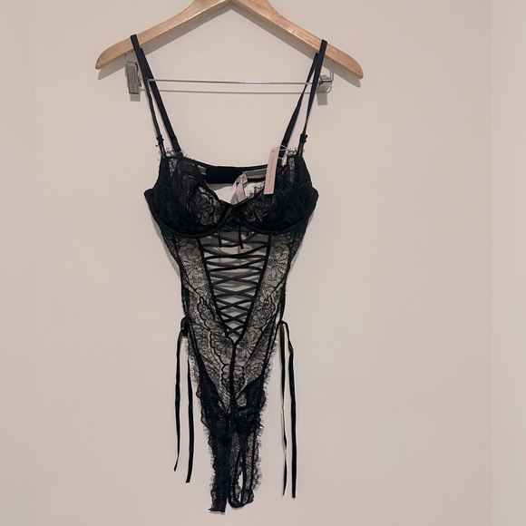 NWT Victoria's Secret Unlined Wicked High Leg Lace Up Teddy, Women's Lingerie - Picture 4 of 8